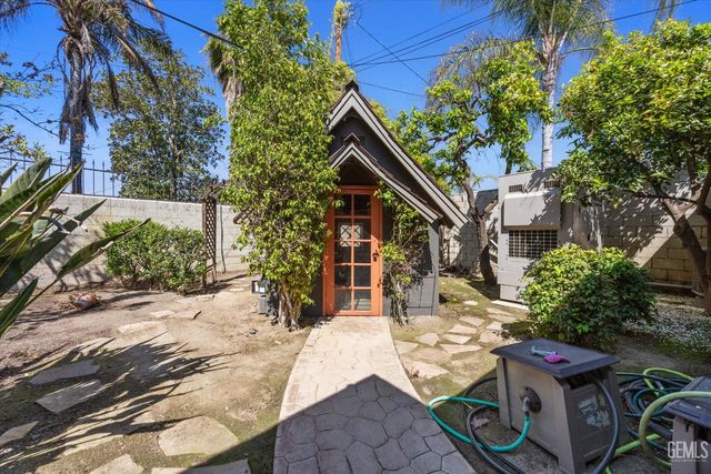 1812 Country Club Drive, Bakersfield, CA 93306