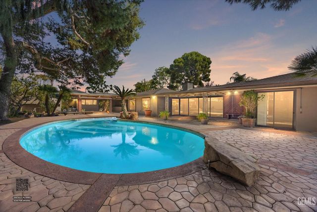 1812 Country Club Drive, Bakersfield, CA 93306