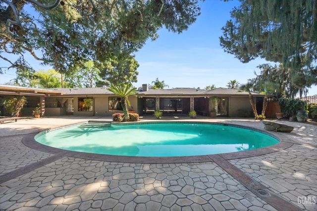 1812 Country Club Drive, Bakersfield, CA 93306