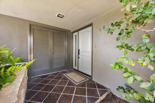 1812 Country Club Drive, Bakersfield, CA 93306