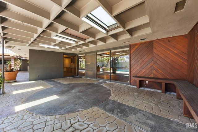 1812 Country Club Drive, Bakersfield, CA 93306