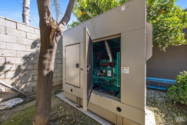 1812 Country Club Drive, Bakersfield, CA 93306