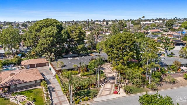 1812 Country Club Drive, Bakersfield, CA 93306