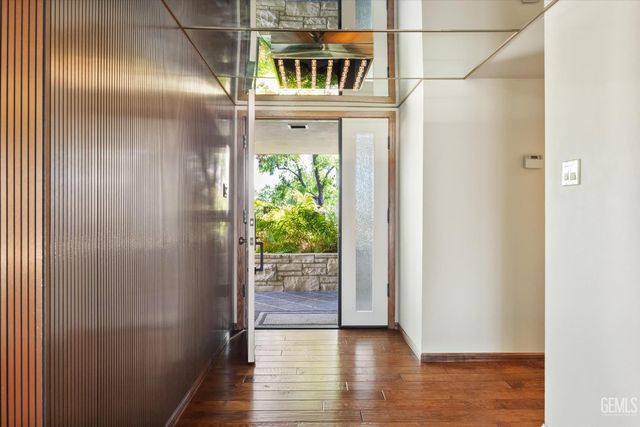 1812 Country Club Drive, Bakersfield, CA 93306