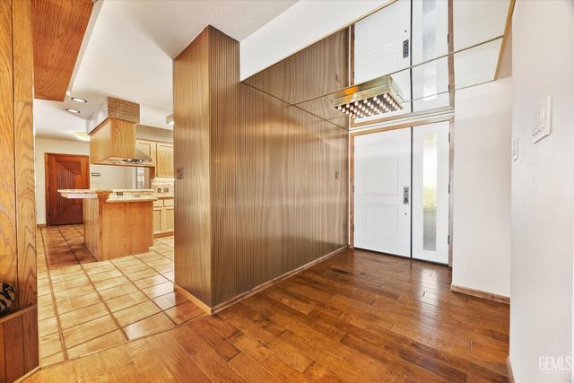 1812 Country Club Drive, Bakersfield, CA 93306