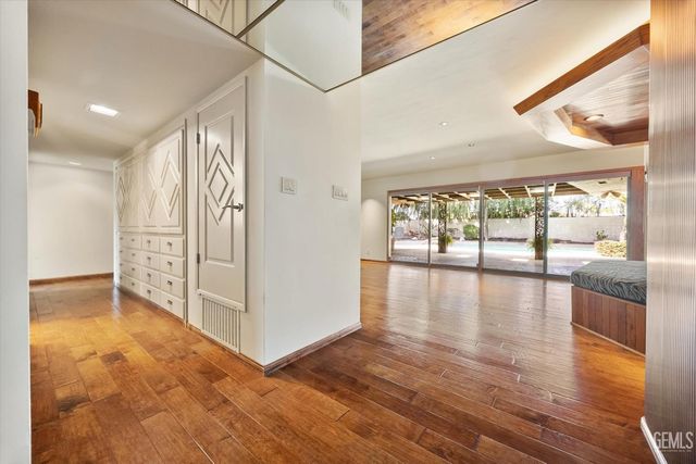 1812 Country Club Drive, Bakersfield, CA 93306