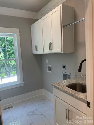 7221 Static Way, Sherrills Ford, NC 28673