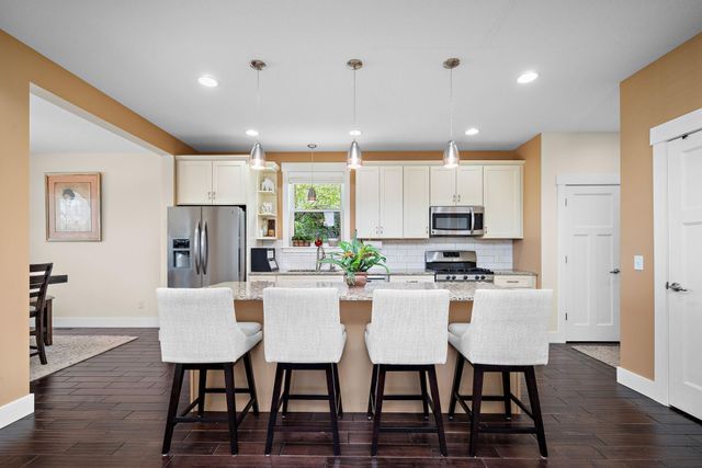 1013 Planters Path, Bayport, MN 55003