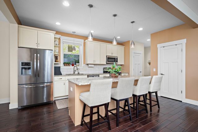 1013 Planters Path, Bayport, MN 55003