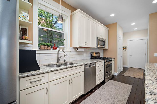 1013 Planters Path, Bayport, MN 55003