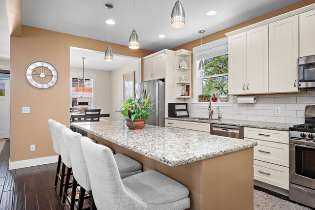 1013 Planters Path, Bayport, MN 55003