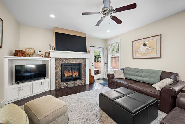 1013 Planters Path, Bayport, MN 55003