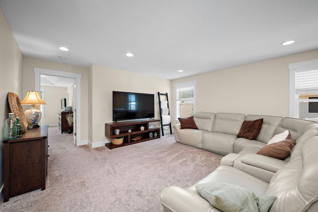 1013 Planters Path, Bayport, MN 55003