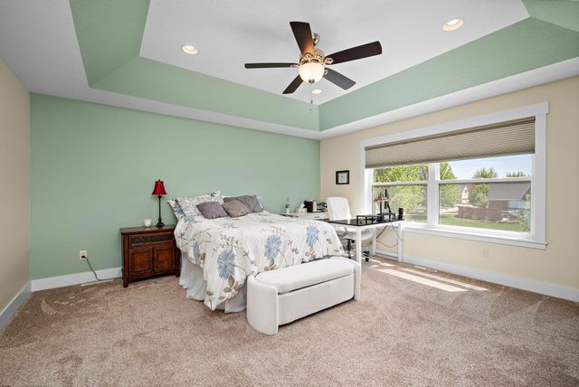 1013 Planters Path, Bayport, MN 55003