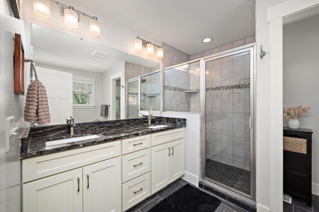 1013 Planters Path, Bayport, MN 55003