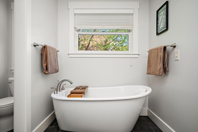 1013 Planters Path, Bayport, MN 55003