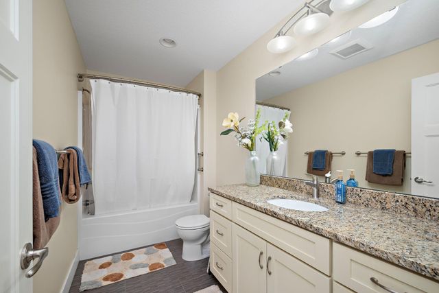 1013 Planters Path, Bayport, MN 55003