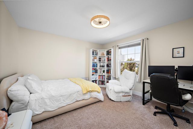 1013 Planters Path, Bayport, MN 55003