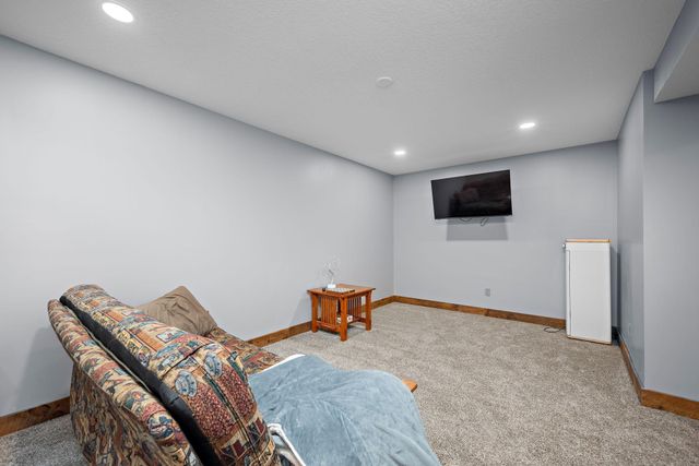 1013 Planters Path, Bayport, MN 55003