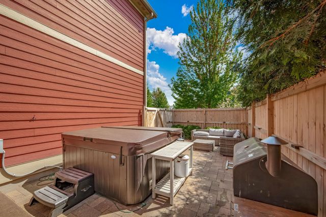 1013 Planters Path, Bayport, MN 55003