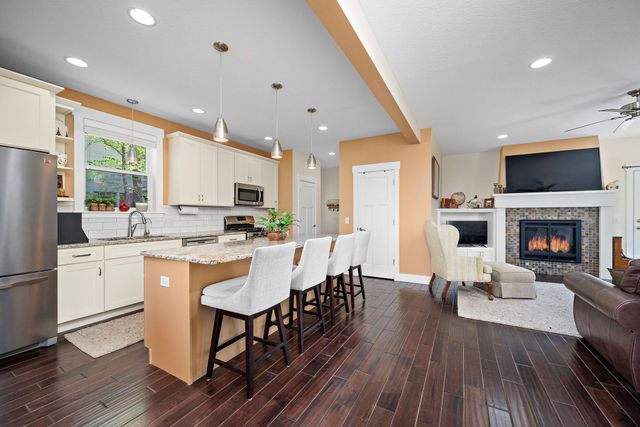 1013 Planters Path, Bayport, MN 55003