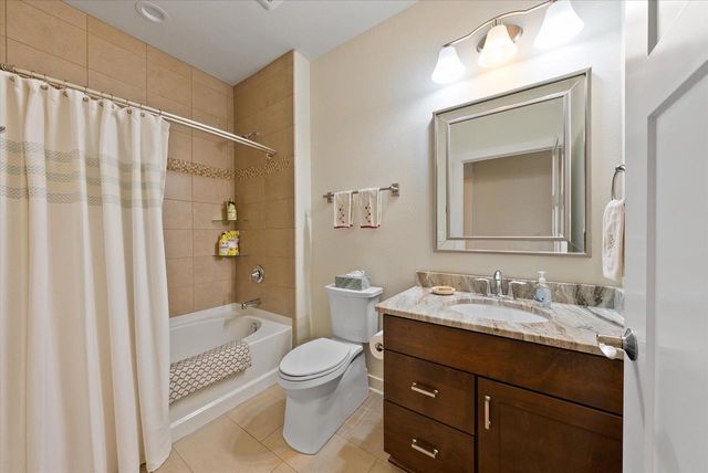 4756 S Lynn DRIVE, New Berlin, WI 53151