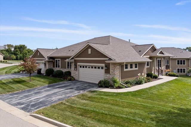 4756 S Lynn DRIVE, New Berlin, WI 53151