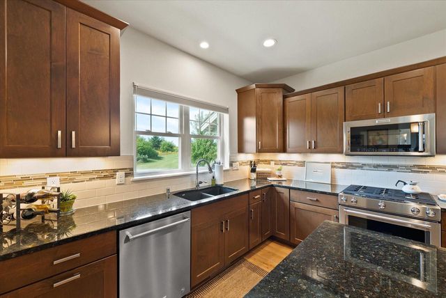 4756 S Lynn DRIVE, New Berlin, WI 53151
