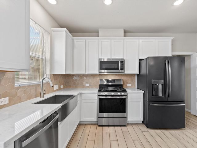 262 Peninsula Point Drive, Montgomery, TX 77356