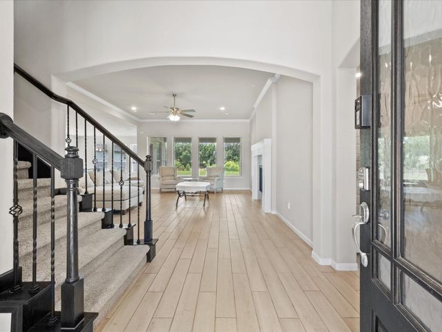 262 Peninsula Point Drive, Montgomery, TX 77356