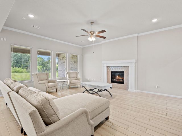 262 Peninsula Point Drive, Montgomery, TX 77356