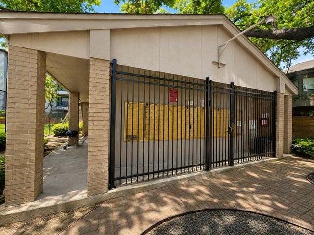 10811 Richmond Avenue 30, Houston, TX 77042
