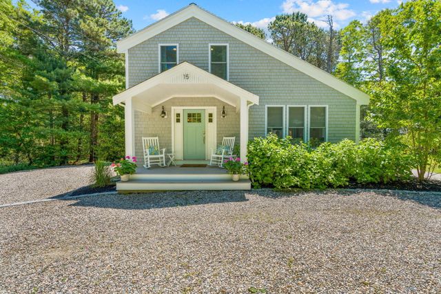 15 Halyard Circle, Mashpee, MA 02649