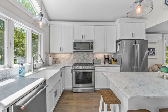 15 Halyard Circle, Mashpee, MA 02649