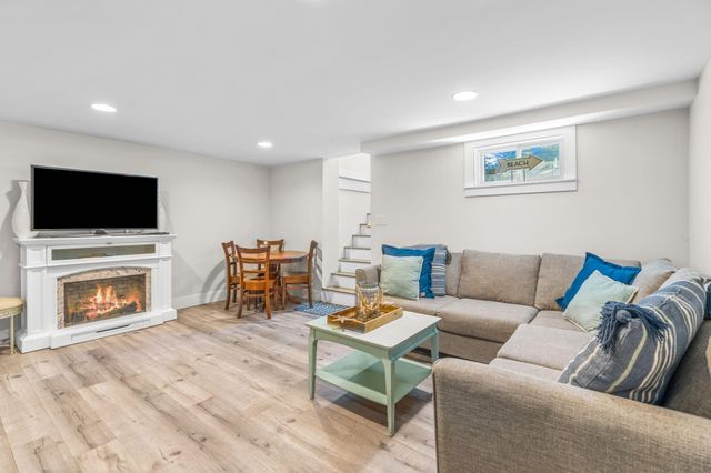 15 Halyard Circle, Mashpee, MA 02649