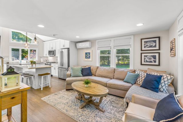 15 Halyard Circle, Mashpee, MA 02649