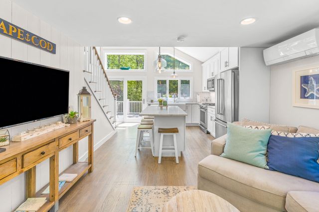 15 Halyard Circle, Mashpee, MA 02649