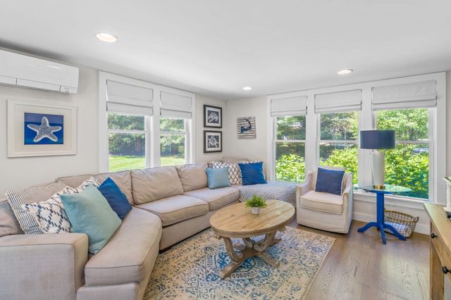 15 Halyard Circle, Mashpee, MA 02649