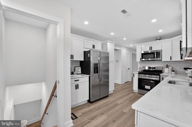 907 LAWRENCE ST NE, Washington, DC 20017