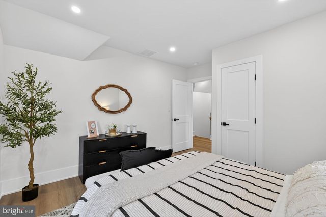 907 LAWRENCE ST NE, Washington, DC 20017