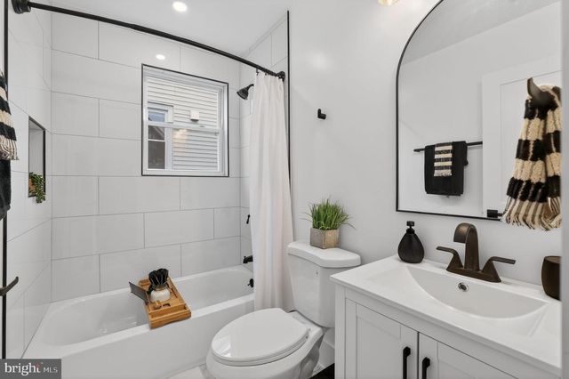 907 LAWRENCE ST NE, Washington, DC 20017