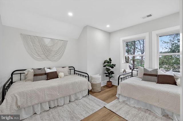 907 LAWRENCE ST NE, Washington, DC 20017