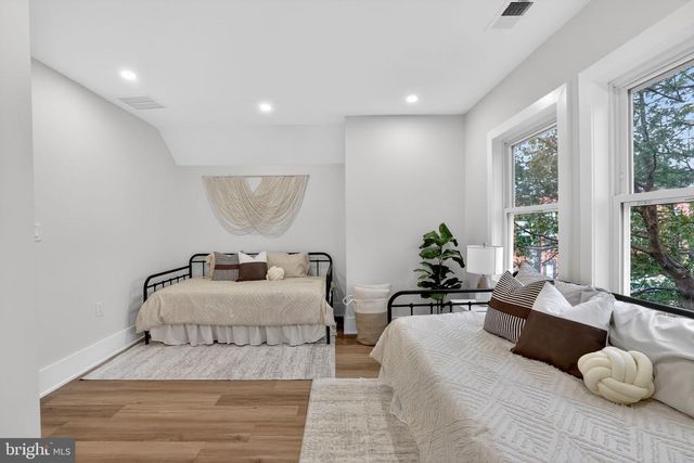 907 LAWRENCE ST NE, Washington, DC 20017