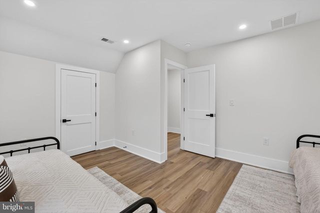 907 LAWRENCE ST NE, Washington, DC 20017