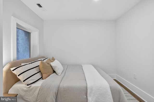 907 LAWRENCE ST NE, Washington, DC 20017