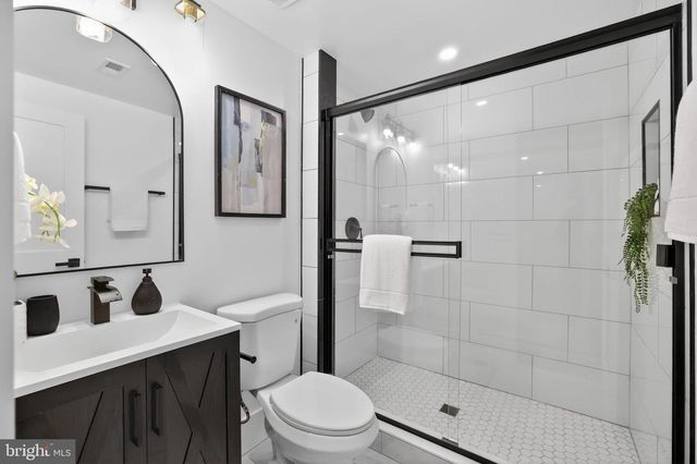 907 LAWRENCE ST NE, Washington, DC 20017