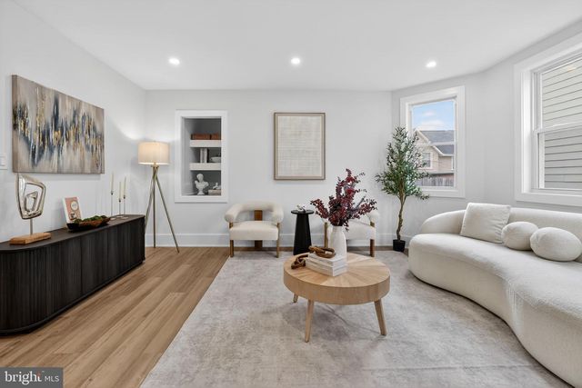 907 LAWRENCE ST NE, Washington, DC 20017