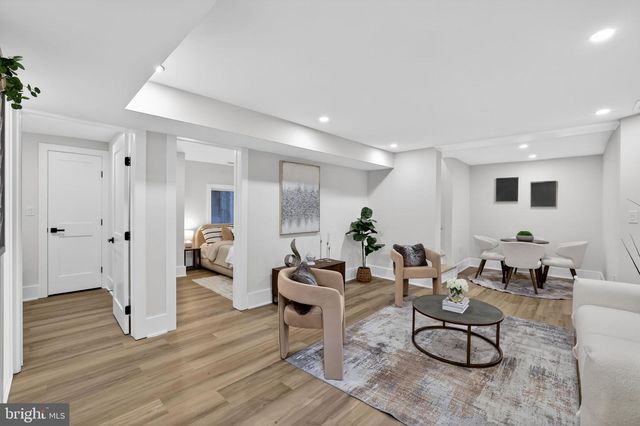 907 LAWRENCE ST NE, Washington, DC 20017