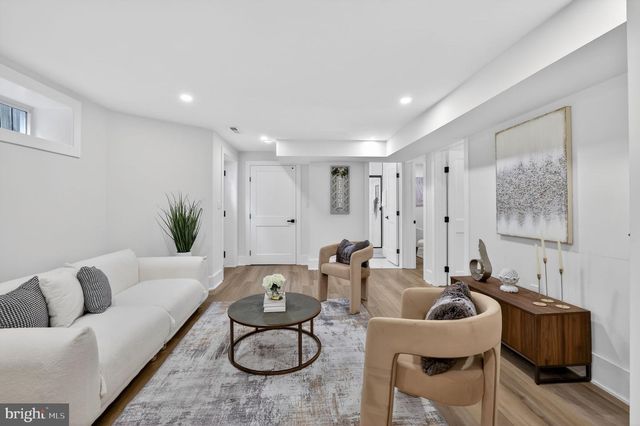 907 LAWRENCE ST NE, Washington, DC 20017