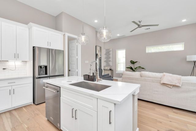 305 Queen Sude Lane, Houston, TX 77091